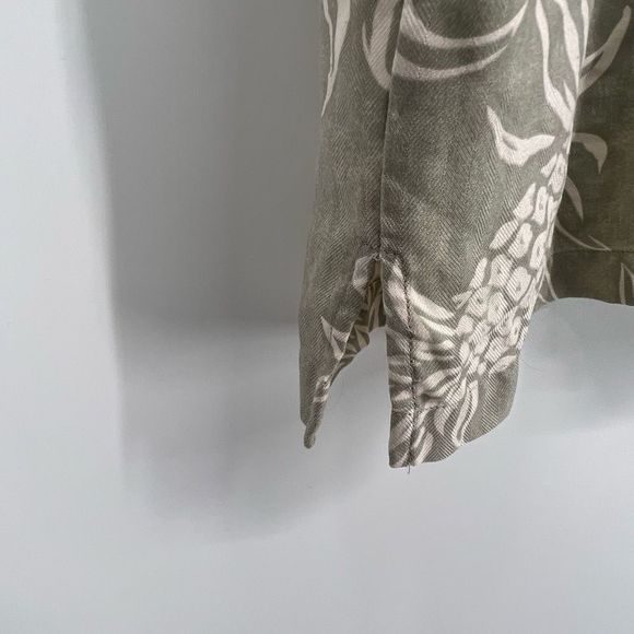 Tommy Bahama 100% Silk Pineapple Shirt - Picture 10 of 11